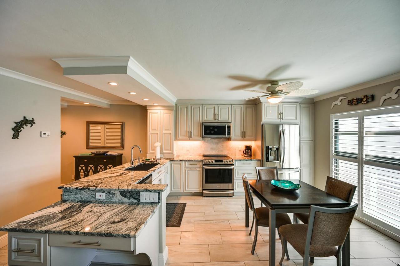 Coastal Marco Island Condo With Club Amenities! Exterior photo